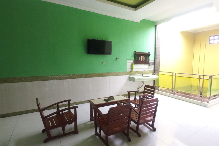 Others 5, RedDoorz Syariah near Bypass Krian, Sidoarjo