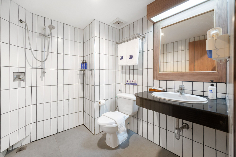 Bathroom 15