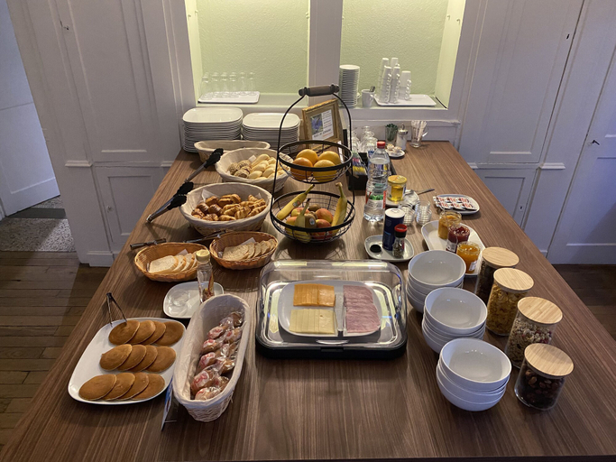 Food & Drinks