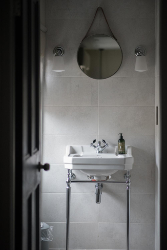 Bathroom 3, Saltmarshe Hall, East Riding of Yorkshire