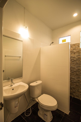 Bathroom 5, Koh Jum Hostel, Nua Khlong
