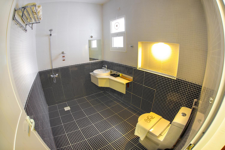 Bathroom 4, Zaki Hotel Apartment, Sur