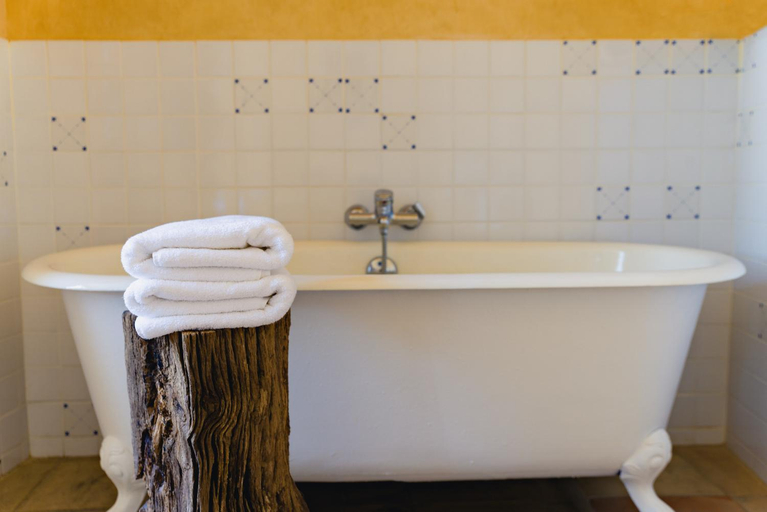 Bathroom, Cap de Castel, Tarn