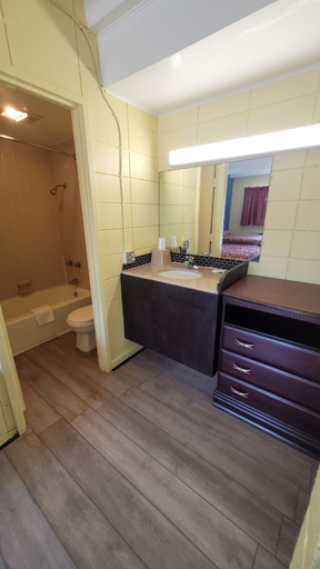 Bathroom 3, Relax inn, George