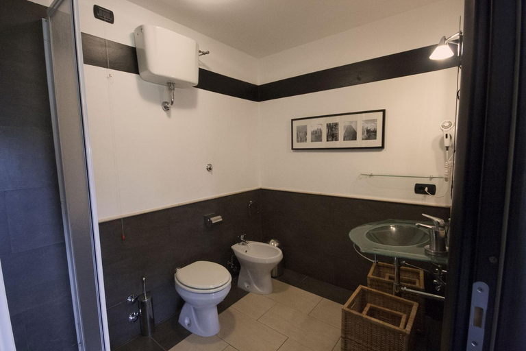 Bathroom 2, Della Piana Residence, Latina