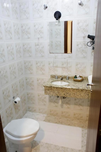 Bathroom 2, Hotel Abib, Irati