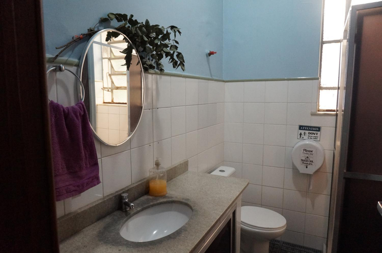 Bathroom 3, Mambembe Hostel, Rio de Janeiro