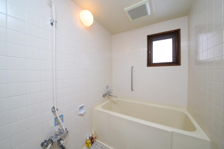 Bathroom 10