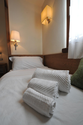 Bedroom 2, Maison Tissiere, Aosta