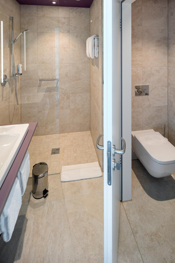 Bathroom 5, Hotel am Remspark, Ostalbkreis