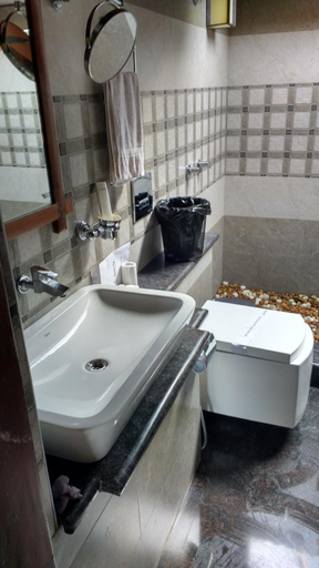 Bathroom 4, Kondai Lip, Alappuzha