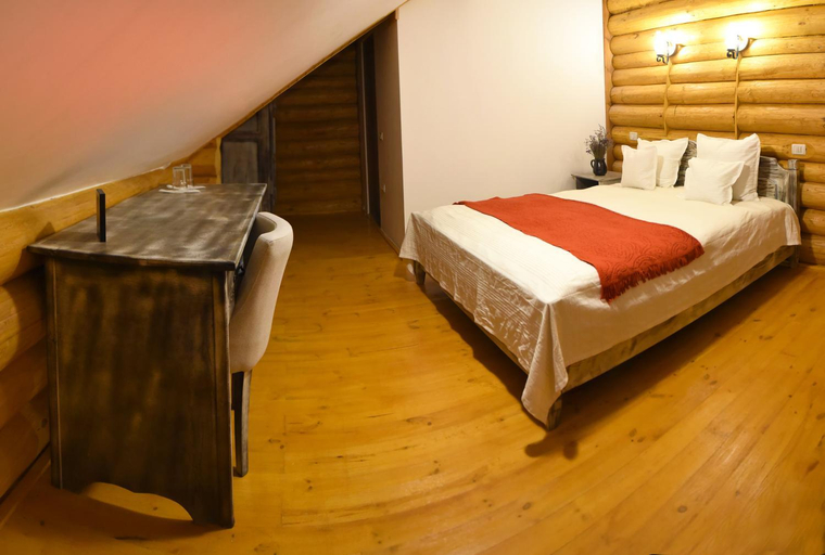 Others 5, Domeniul Haiducilor Bucovina, Scheia