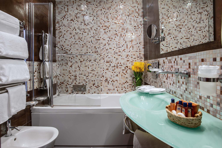 Bathroom 4, Hotel Memphis, Rome