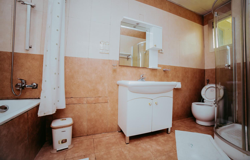 Bathroom, City Hill Hotel, Roherero