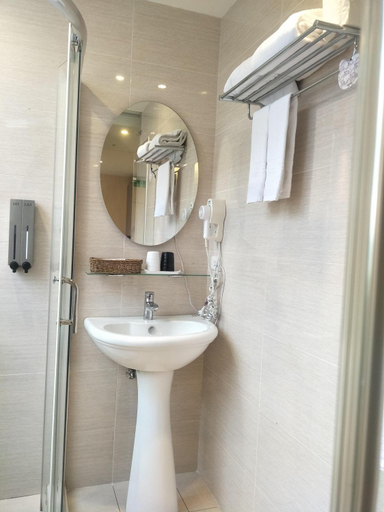 Bathroom 3, I PLAY Inn, Taipei City