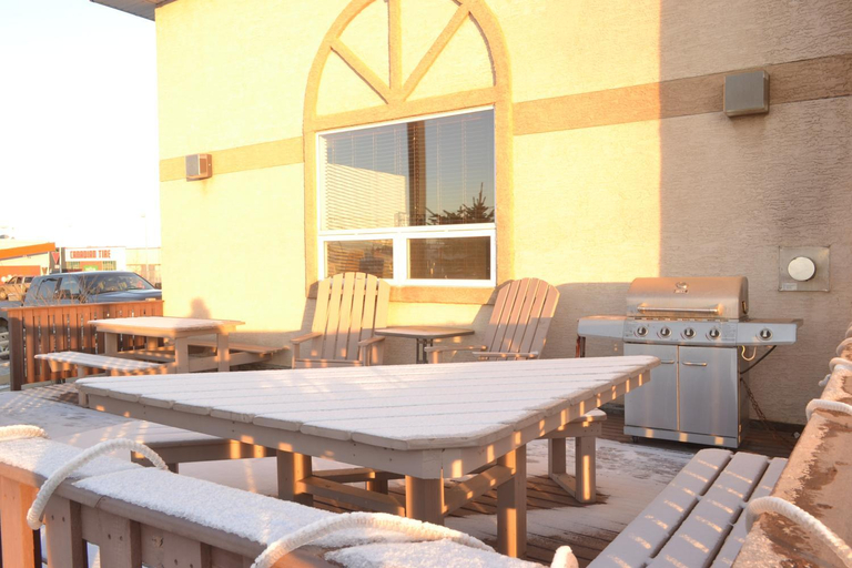 Food & Drinks 5, Aurora Park Inn & Suites, Peace River