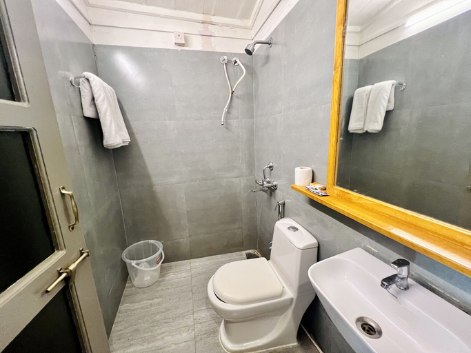 Bathroom, Just B Boutique Hotel, North Goa