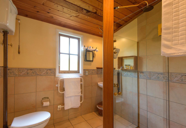 Bathroom 3, The Vineyard Cottages – Kumeu, Rodney