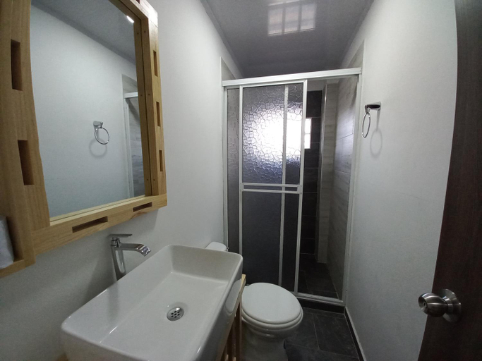 Bathroom 2, Hotel 42 Avenida, Palmira
