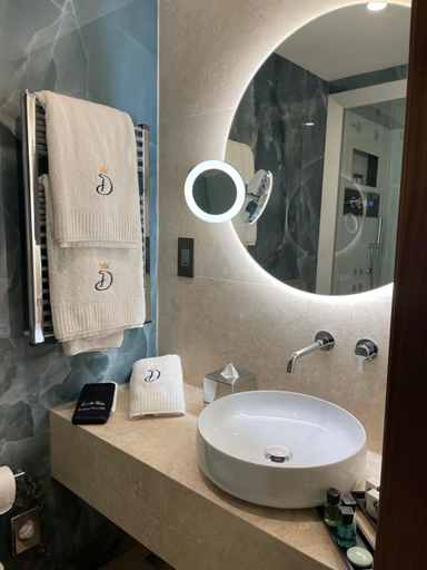 Bathroom 5, The Duke Boutique Hotel