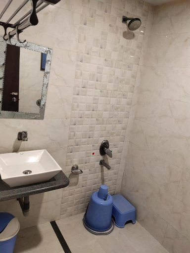 Bathroom 4, Hotel Sai Bansi, Ahmadnagar