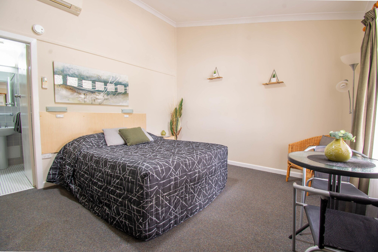 Bedroom 3, Gundagai Motel, Gundagai