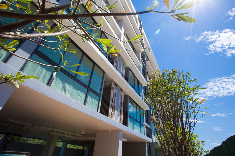 Exterior 5