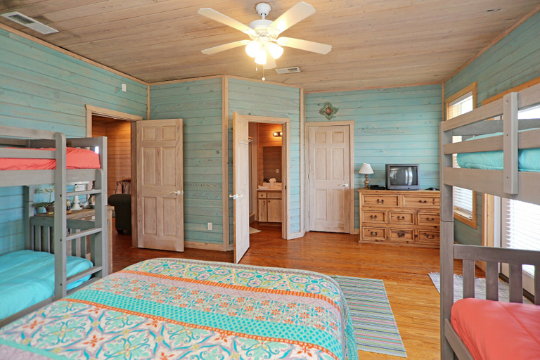Bedroom 3, Ramblin Wreck, Gulf