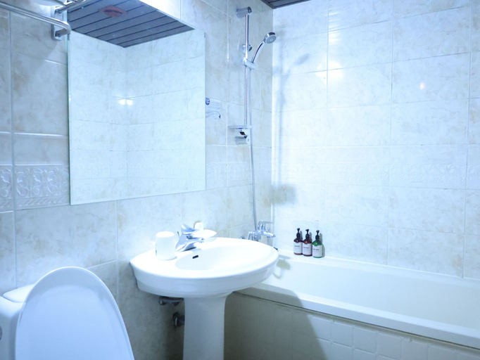 Bathroom 4, Andong Park Hotel, Andong