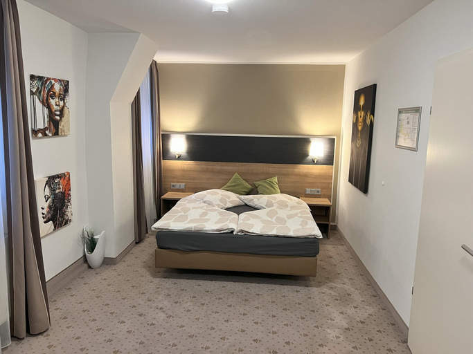 Bedroom 4, Hotel Schwarzes Kreuz, Fürth