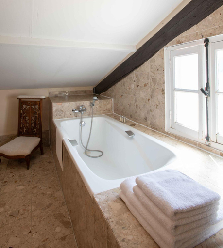 Bathroom 5, Les Pierres de Chevreuse, Yvelines
