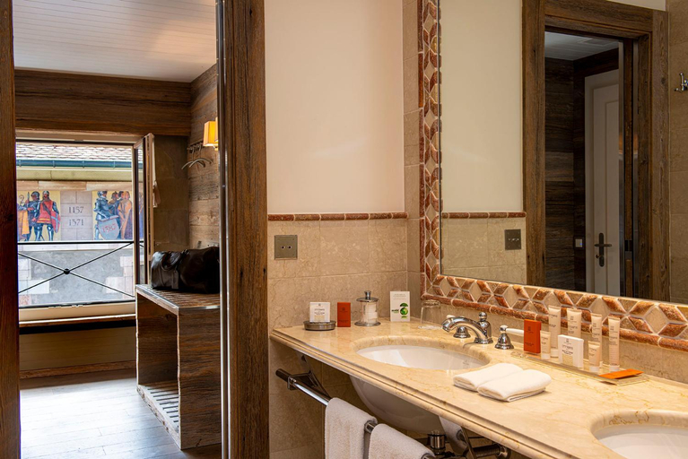 Bathroom 4, Hotel Les Armures, Genève