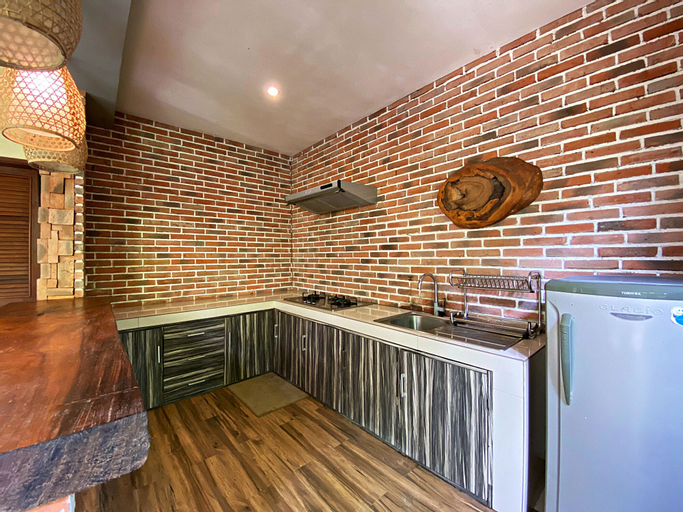Dining Room 15