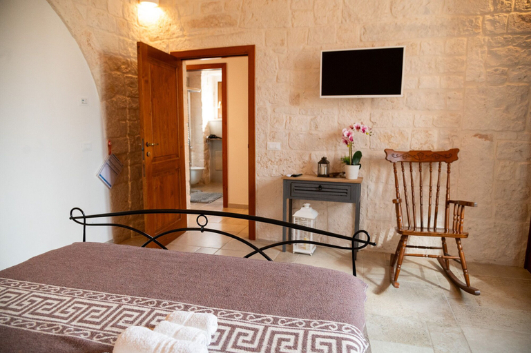 Bedroom 4, Pietra Rosa, Bari