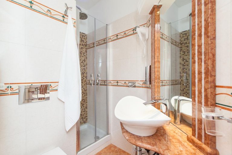 Bathroom 4, Impero Vaticano San Pietro, Rome