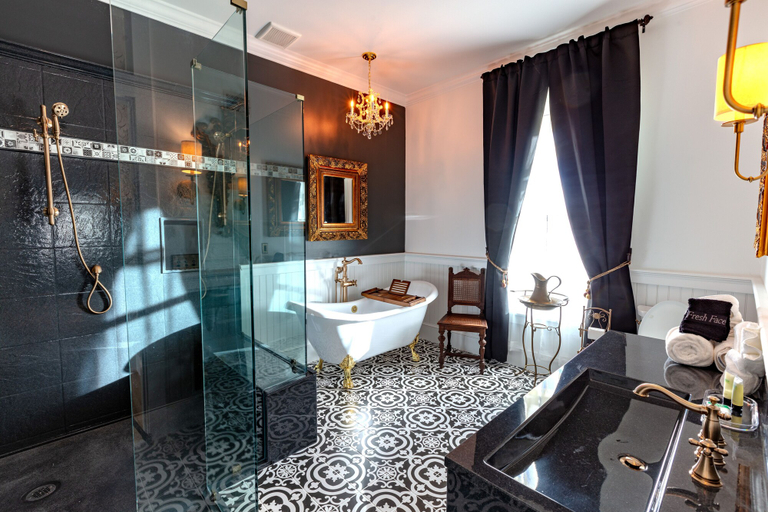 Bathroom 3, Sunbright Inn, Walton