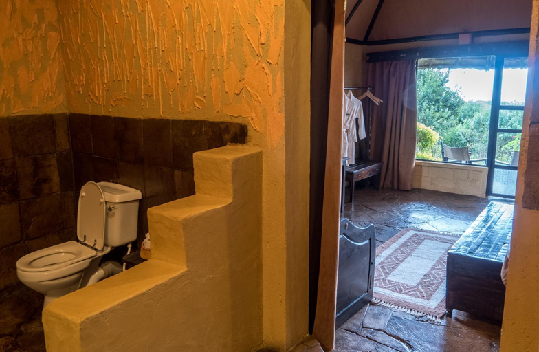 Bathroom 3, Rhino Watch Safarilodge, Kieni