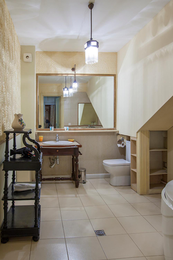 Bathroom 2, Caravan Villa, Tbilisi