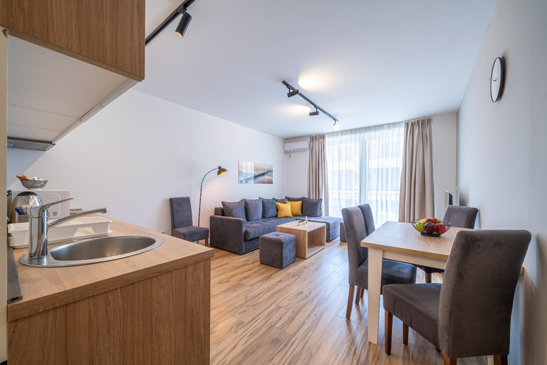Others 3, Sun and Sea Apartments