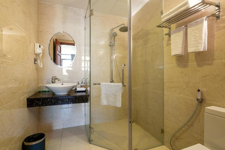 Bathroom 5, Sepon Blue Hotel, Da Nang