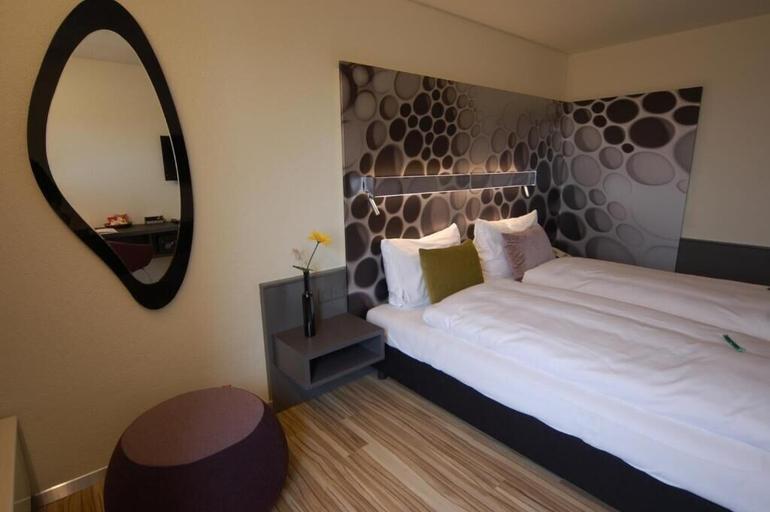 Bedroom 3, Hotel Thurgauerhof Self-Check-in, Weinfelden