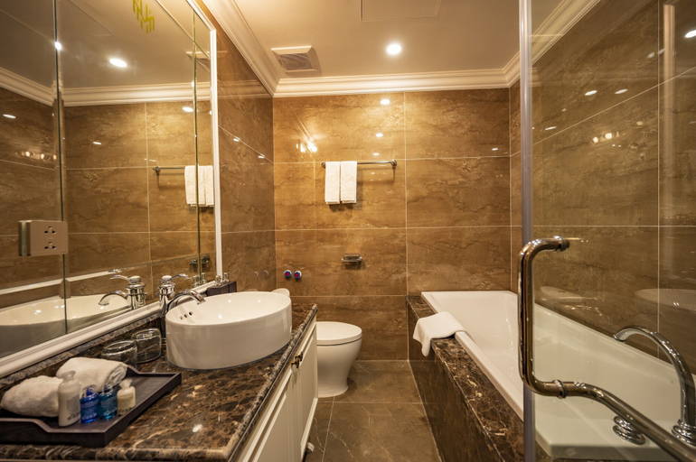 Bathroom 4, Madelise Hotel & Apartment, Ngô Quyền
