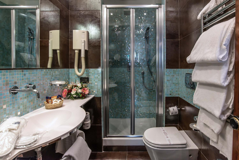 Bathroom 4, Hotel Memphis, Rome