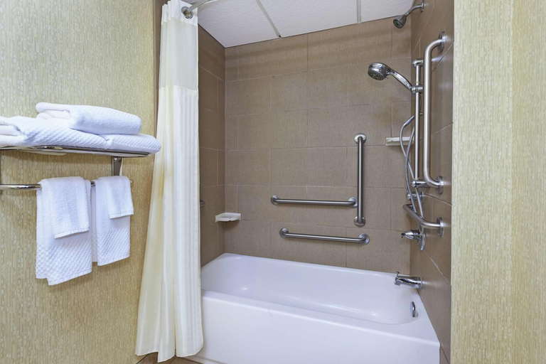 Bathroom 4, DoubleTree by Hilton Hotel Holland, Ottawa