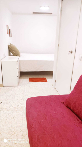 Others 4, Hostal estudios, Barcelona