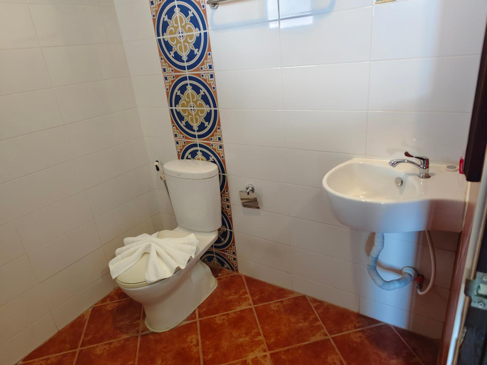 Bathroom 4, The Guest Hotel & Hostel, Muang Chiang Mai