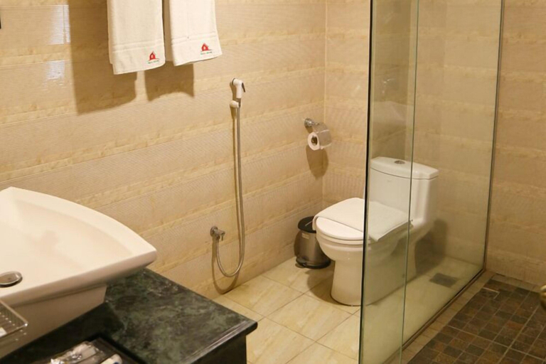 Bathroom 5, Shaira Garden Resort, Naray Angonj
