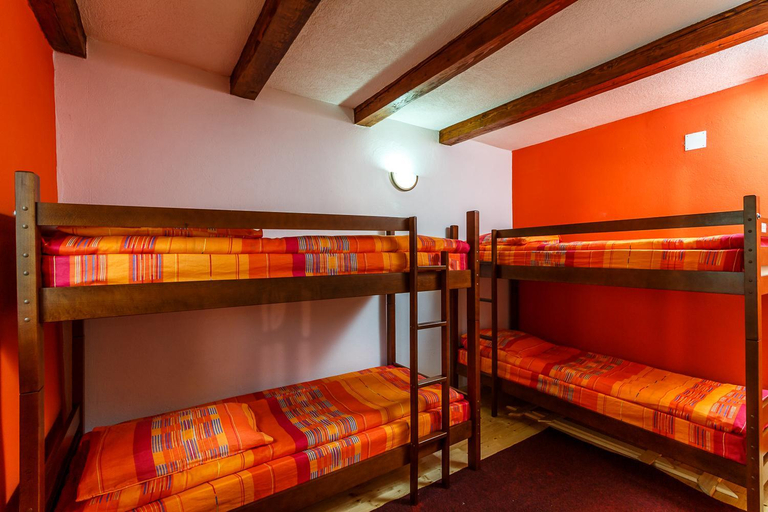 Others 3, Hostel Highlander