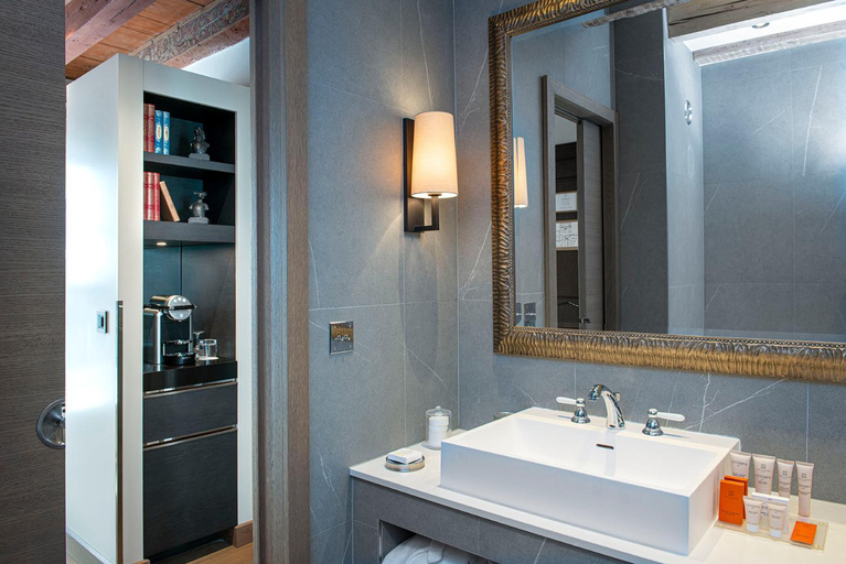Bathroom 4, Hotel Les Armures, Genève