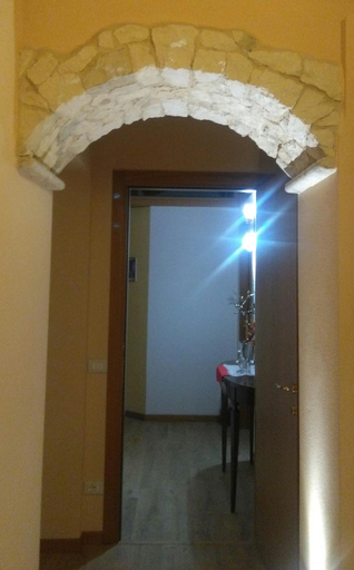 Others 4, B&B Paradiso, Verona
